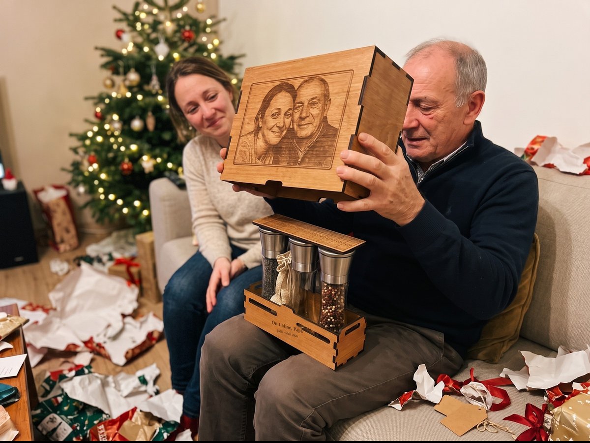 Un père ému découvre la photo gravée de sa fille sur le coffret