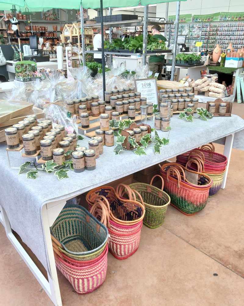 Une table entière : produits 1498 en vente dans une boutique partenaire du Nord