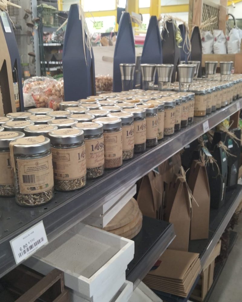 En tête de gondole : produits 1498 en vente dans une boutique partenaire du Nord