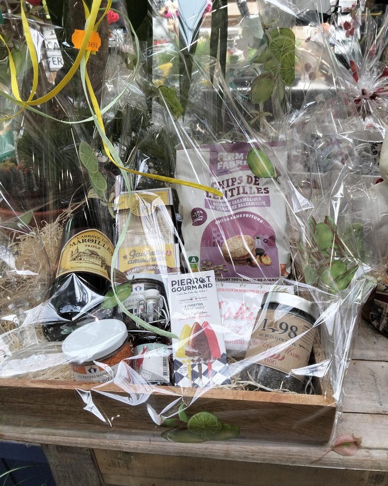 Dans leurs paniers cadeaux : produits 1498 en vente dans une boutique partenaire du Nord