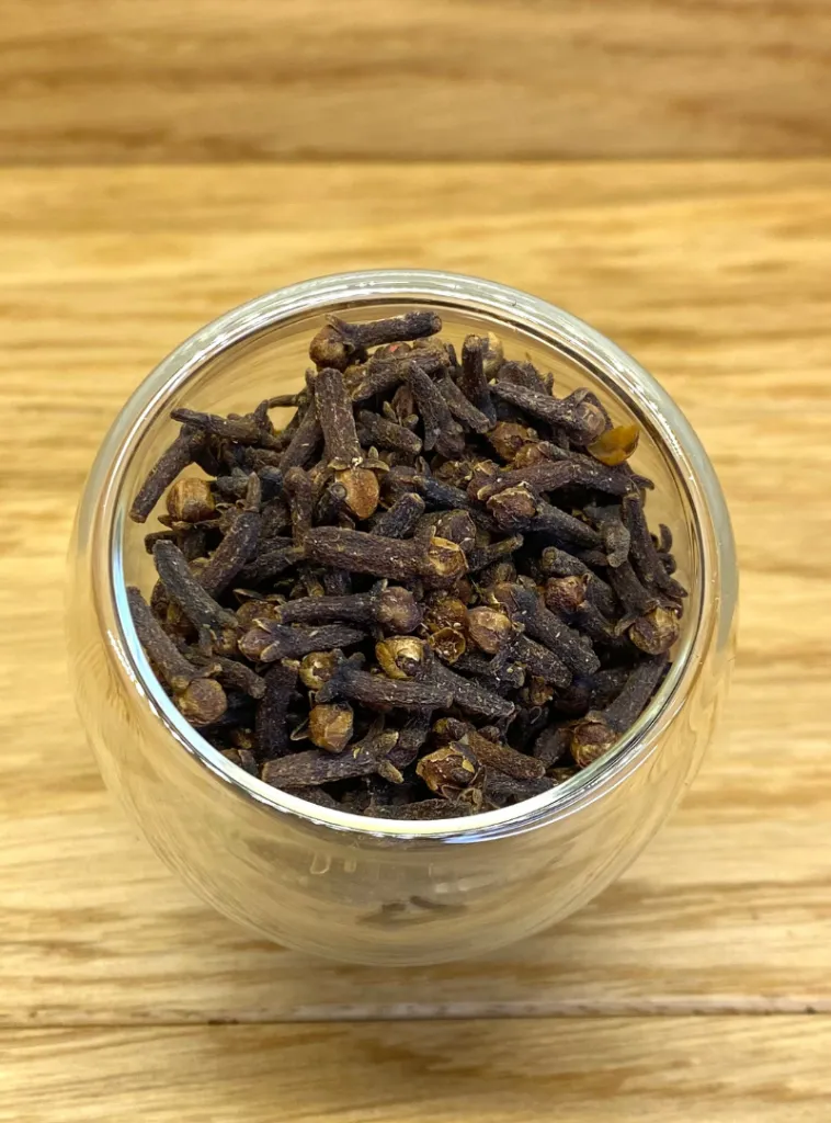 clous de girofle zoom 1498.webp